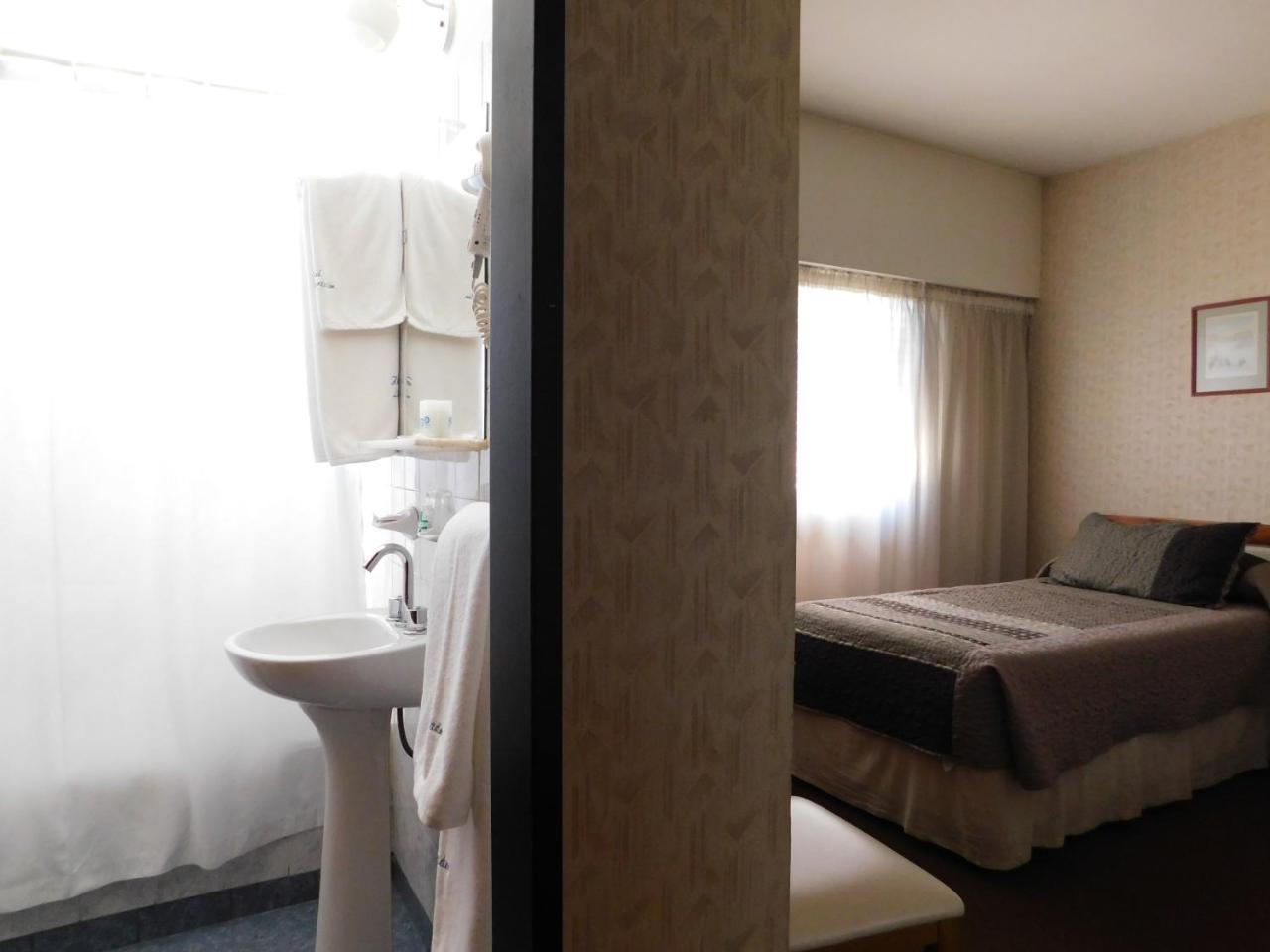 Hotel Libertador Трелев Екстериор снимка